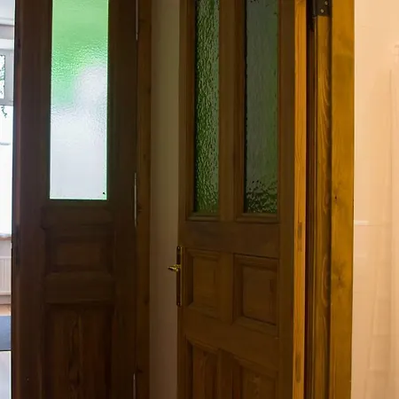 柏林夏洛滕堡城市公寓 *